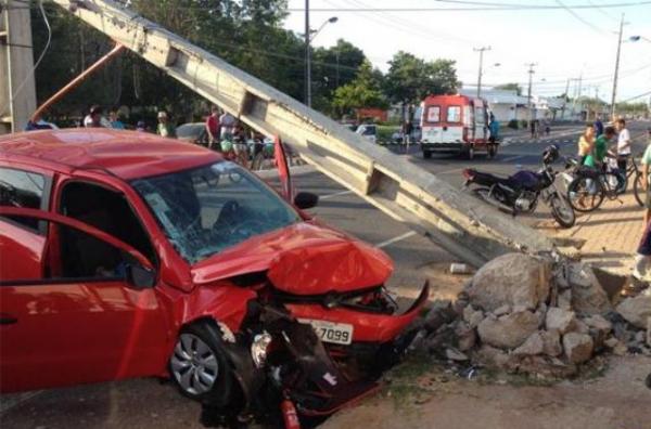 Homem morre e outro fica ferido após colisão.(Imagem:180graus)