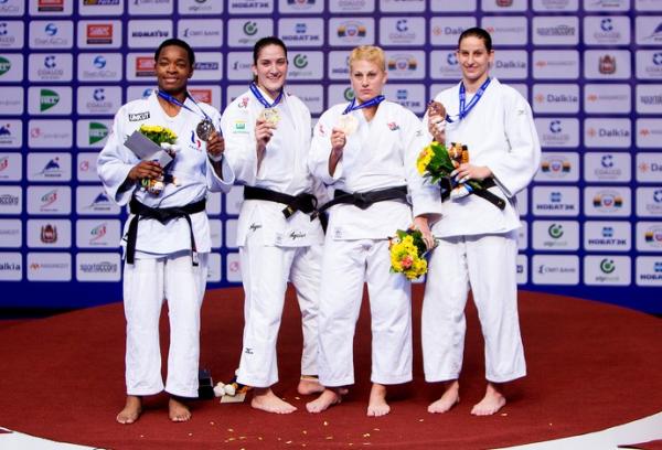 Brasileira se torna a maior medalhista mundial do jud&ocirc; nacional (Imagem:Rafael Burza / CBJ)