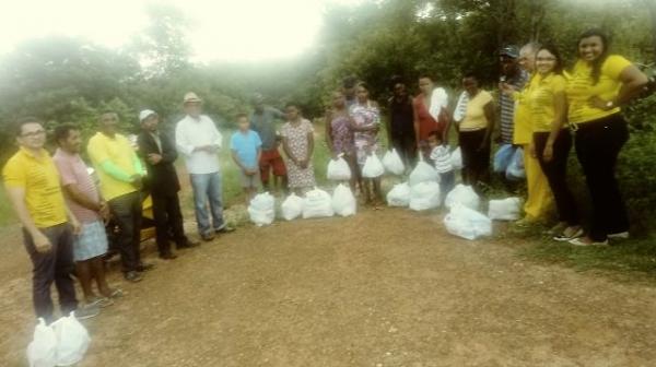 A&ccedil;&atilde;o social do Projeto Amarelinho distribui alimentos para fam&iacute;lias da zona rural de Floriano.(Imagem:FlorianoNews)