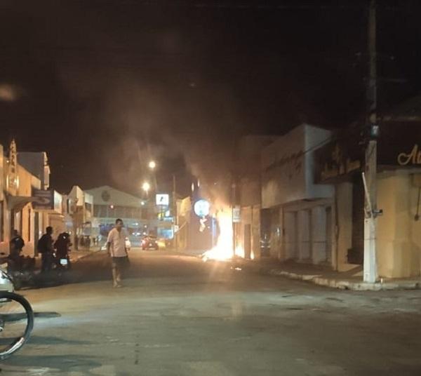 Inc&ecirc;ndio destr&oacute;i loja no centro de Floriano.(Imagem:Divulga&ccedil;&atilde;o)