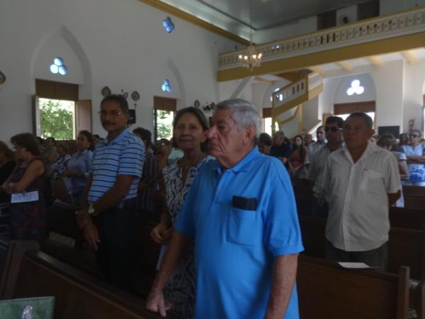 Familiares e amigos participaram da missa de corpo presente de Ant&atilde;o Reis.(Imagem:FlorianoNews)