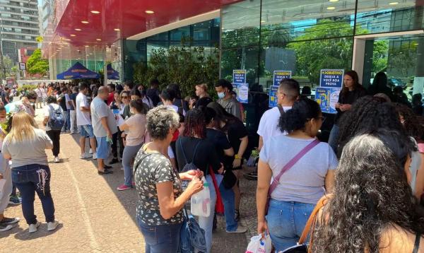 Estudantes se concentram em local de prova do Enem 2022 na zona Sul de São Paulo.(Imagem:LUDMILLA SOUZA/AGÊNCIA BRASIL)