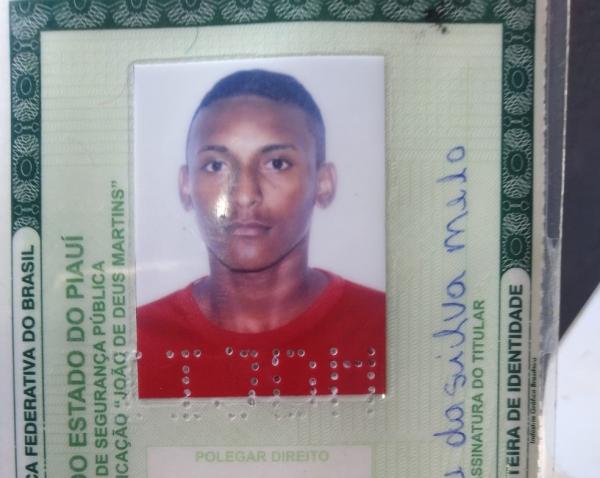 O homem teria ainda tentado fugir dos tiros entrando em um cômodo do salão de beleza, mas foi seguido e morto. Ele foi atingido por cinco tiros, um deles na cabeça. Ainda segundo(Imagem:Reprodução)