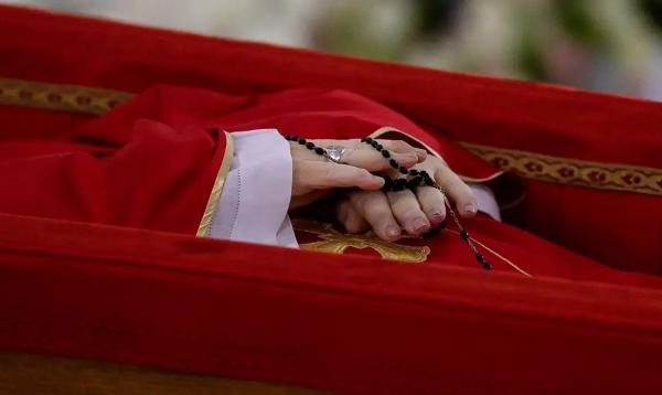 Argentina se despede do papa Francisco com "abraço simbólico" em missa