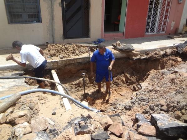 Obras n&atilde;o conclu&iacute;das pela Agespisa causam transtornos &agrave; popula&ccedil;&atilde;o florianense.(Imagem:FlorianoNews)