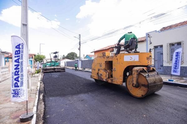  Ciro entregou o maior pacote de asfaltamento da hist&oacute;ria de Parna&iacute;ba com investimento de R$ 4,8 mi(Imagem:Ascom)