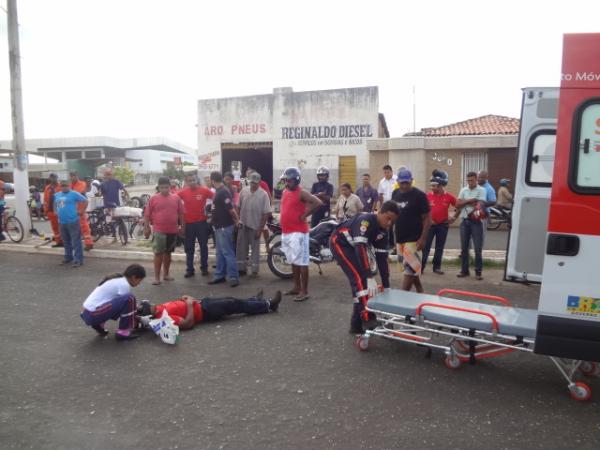 Motociclista sofre acidente ao passar em quebra-mola.(Imagem:FlorianoNews)