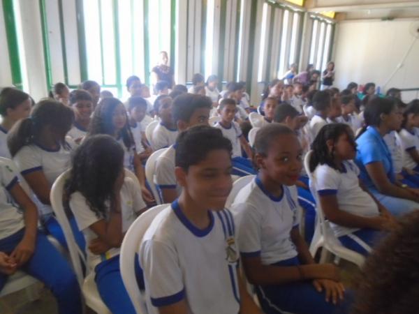  Projeto que visa o uso racional de &aacute;gua e energia el&eacute;trica contempla escolas da Rede Municipal.(Imagem:FlorianoNews)