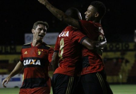 André brilha, Sport vence em casa e cola na liderança do Pernambucano