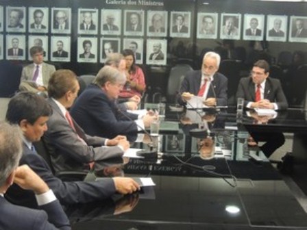 Eletrobras promete instalar mais três redes de baixa tensão no Piauí