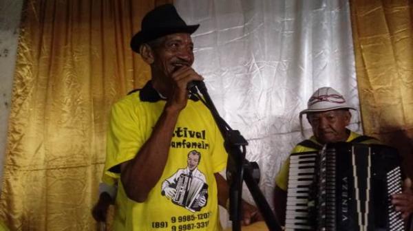 Apresenta&ccedil;&atilde;o do sanfoneiro Z&eacute; Valmir(Imagem:FlorianoNews)