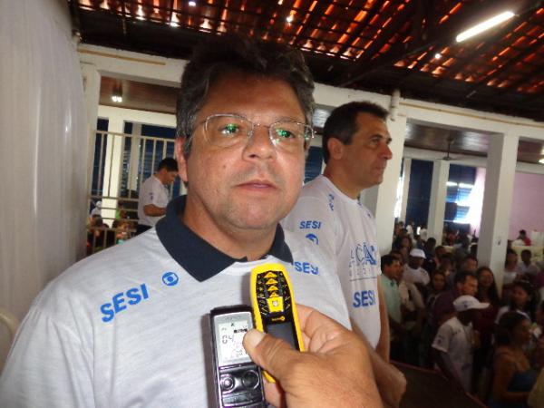  Deputado Gustavo Neiva prestigiou 20&ordf; A&ccedil;&atilde;o Global em Floriano.(Imagem:FlorianoNews)