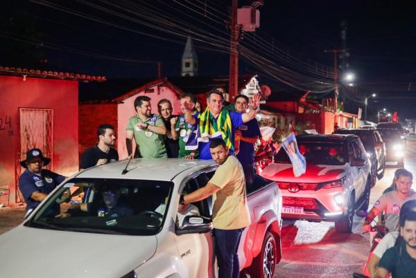Ciro é recebido sob aplausos em carreata em Campo Maior(Imagem:Ascom)