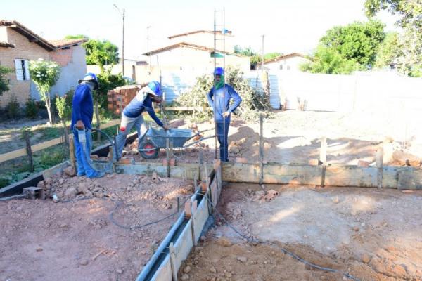 Equipe da Prefeitura de Floriano acompanha obras de reforma e ampliação em UBSs e escolas municipai(Imagem:Secom)