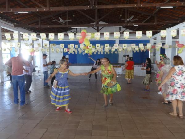Unidade de Pronto Atendimento realiza festa de S&atilde;o Jo&atilde;o para os jovens da 3&ordf; idade.(Imagem:FlorianoNews)