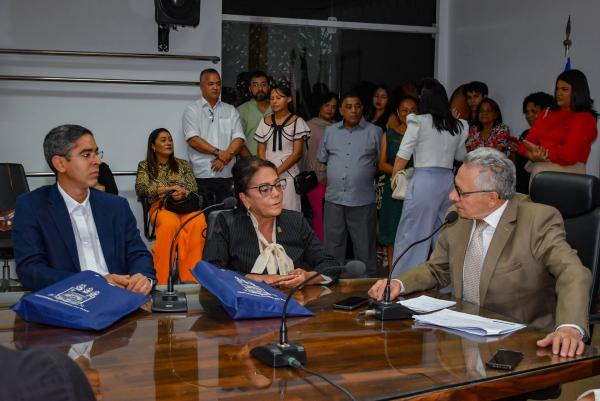 Professores Edmilsa Santana e Alyson Luiz Santos tomam posse na Dire&ccedil;&atilde;o do CAFS.(Imagem:Divulga&ccedil;&atilde;o)
