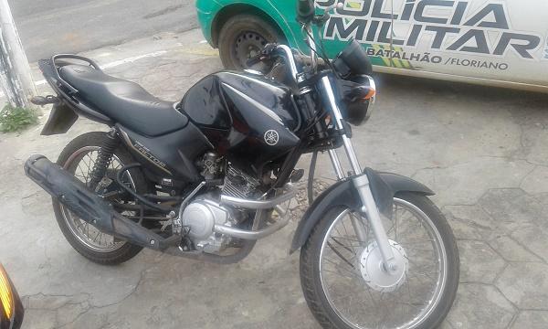 PM recupera moto roubada durante arrombamento em Floriano
