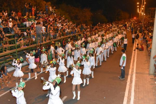 Cerca de 25 mil pessoas participam do desfile da Independência em Floriano(Imagem:Força Tatica)