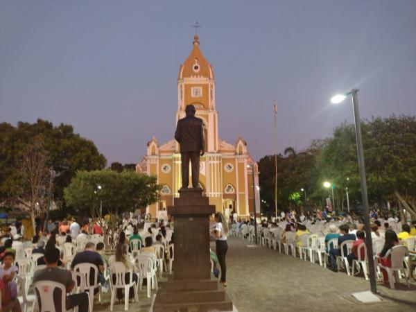Fi&eacute;is participam de prociss&atilde;o e missa campal para celebrar S&atilde;o Pedro de Alc&acirc;ntara(Imagem:FlorianoNews)