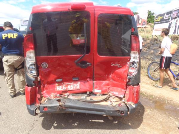 Engavetamento entre três veículos é registrado na BR-230 em Floriano.(Imagem:FlorianoNews)