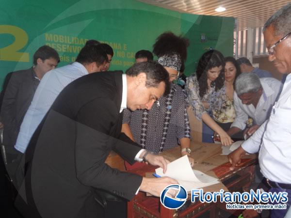Prefeitura Municipal de Floriano recebe m&aacute;quina agr&iacute;cola do PAC 2.(Imagem:FlorianoNews)