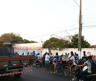 Pedestre é atropelado ao atravessar avenida no litoral do Piauí