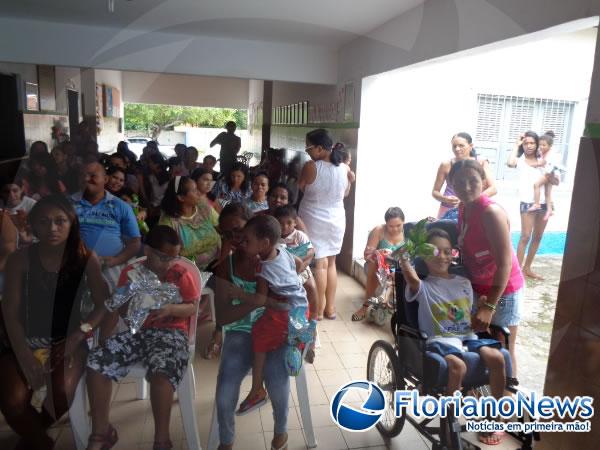 Cacau show doa ovos de P&aacute;scoa &agrave; APAE de Floriano.(Imagem:FlorianoNews)