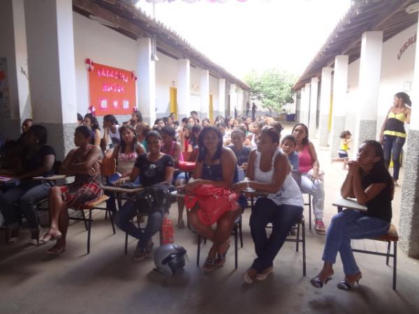 Escolas Municipais de Floriano realizam festa para M&atilde;es. (Imagem:FlorianoNews)