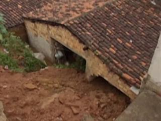 Chuva forte provoca desabamento e deixa moradores assustados no Piauí