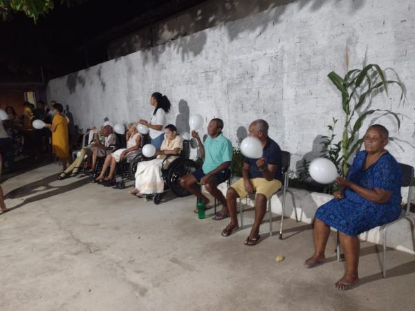 Casa de Acolhimento à Pessoa Idosa em Floriano recebe a Folia dos Santos Reis em noite especial.(Imagem:FlorianoNews)