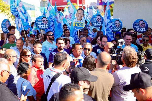 Joel reúne multidão em Picos e, ao lado de Ciro, é recebido com festa: