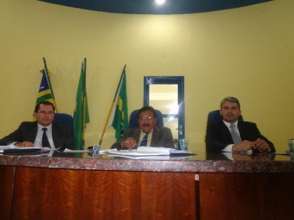 Vereadores Lauro C&eacute;sar de Morais (PDT), Manoel Simpl&iacute;cio da Silva (PV) e Maur&iacute;cio Bezerra Silva (PTB).(Imagem:FlorianoNews)