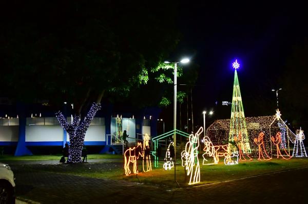 C&acirc;mara de Floriano inaugura decora&ccedil;&atilde;o natalina especial na Pra&ccedil;a Coronel Borges.(Imagem:CMF)