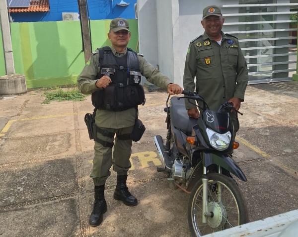 Polícia Militar recupera moto roubada em menos de 30 minutos em Floriano.(Imagem:D)