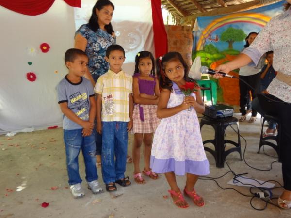 Realizada festa para as m&atilde;es na comunidade Gameleira.(Imagem:FlorianoNews)