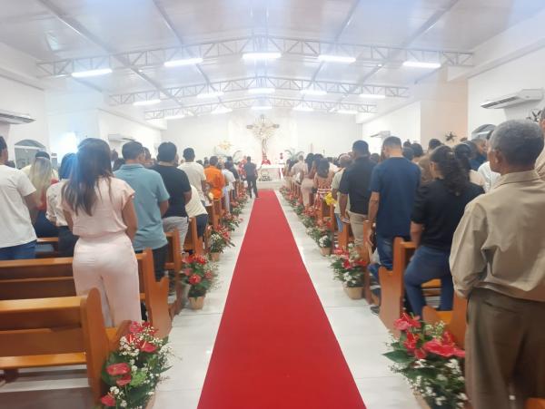 Paróquia Santa Cruz celebra Solenidade de Pentecostes com Sacramento da Crisma em Floriano(Imagem:FlorianoNews)
