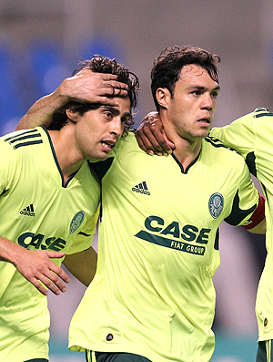 Com Kleber inspirado, Palmeiras vence o Flamengo no Engenhão