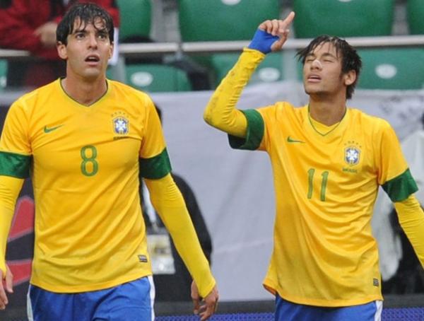 Neymar e Kak&aacute; comemoram o segundo gol da sele&ccedil;&atilde;o brasileira.(Imagem: Ag&ecirc;ncia AP)
