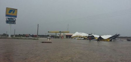Ventos de 70 km/h derruba teto de posto em Dom Expedito Lopes