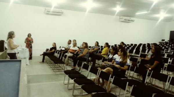 Forma&ccedil;&atilde;o do Educacenso re&uacute;ne t&eacute;cnicos escolares da rede privada de Floriano.(Imagem:FlorianoNews)