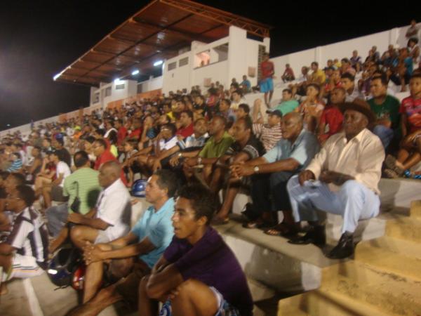 Boa presen&ccedil;a da torcida(Imagem:Floriano News)