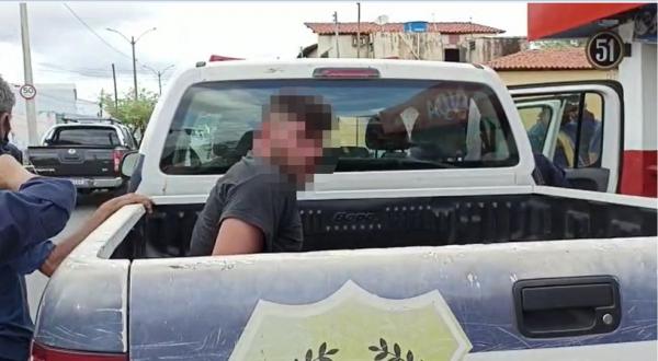 Suspeito tenta roubar carro de mulher e é espancado por populares na Zona Sul de Teresina
