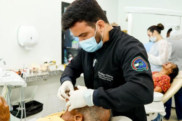 Prefeitura de Floriano entrega 100 próteses dentárias e transforma sorrisos no 3º Mutirão de Saúde Bucal(Imagem:Secom)
