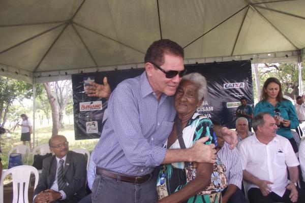 Prefeitura realiza entrega de casas do Residencial José Pereira