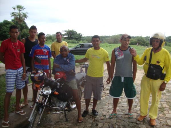 Ainda pela manh&atilde; conversou com os jogadores do Princesa do Sul(Imagem:FlorianoNews)