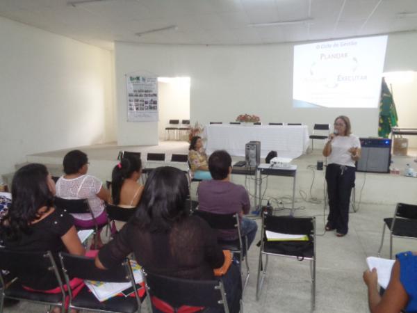 10ª GRE realiza capacitação de gestores do Programa Dinheiro Direto na Escola.(Imagem:FlorianoNews)