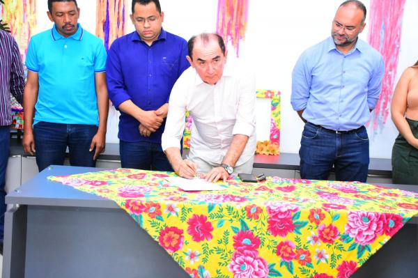  C&acirc;mara Municipal participa de assinatura de ordem de servi&ccedil;o para reforma da ponte do Bom Lugar(Imagem:CMF)