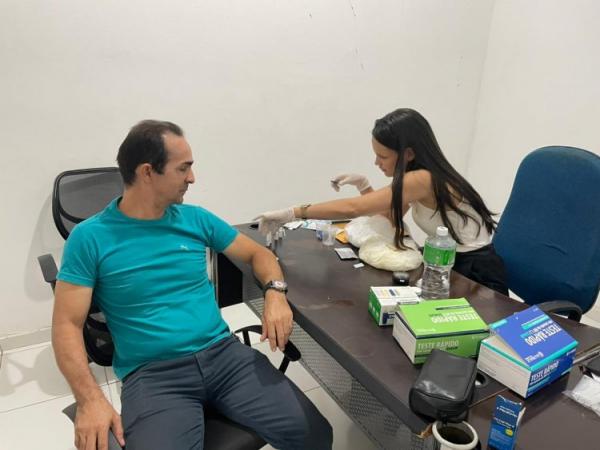 Motoristas do município recebem ações de saúde na Campanha Novembro Azul(Imagem:Secom)