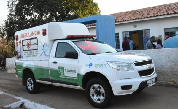 Prefeitura de Floriano entrega ambulância na localidade Amolar