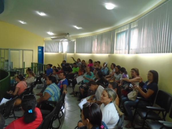 Professores da rede municipal definem reivindica&ccedil;&atilde;o salarial em assembleia.(Imagem:FlorianoNews)